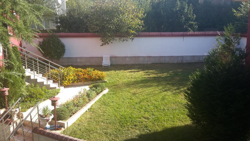 The Red House Hotel Kosharitsa Exterior photo